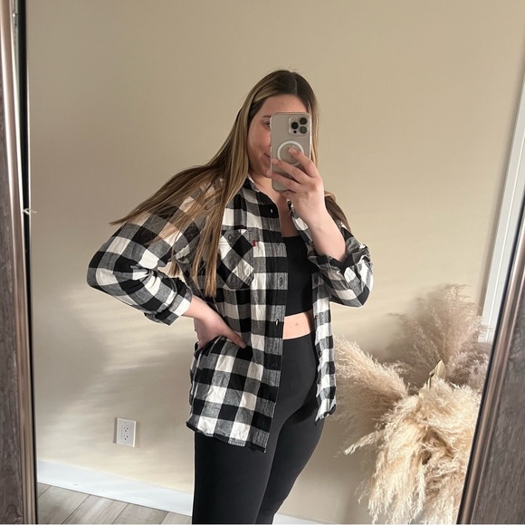 Levi’s black plaid button down shirt - Picture 3 of 6